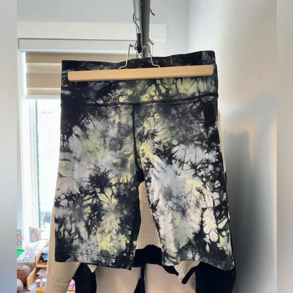 Calvin Klein Performance Tie-Dye Bike Shorts - Picture 3 of 5